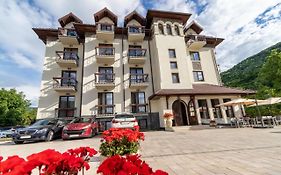 RIVER Hotel