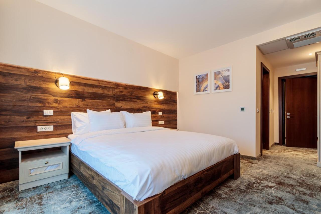RIVER Hotel Călimăneşti Buitenkant foto