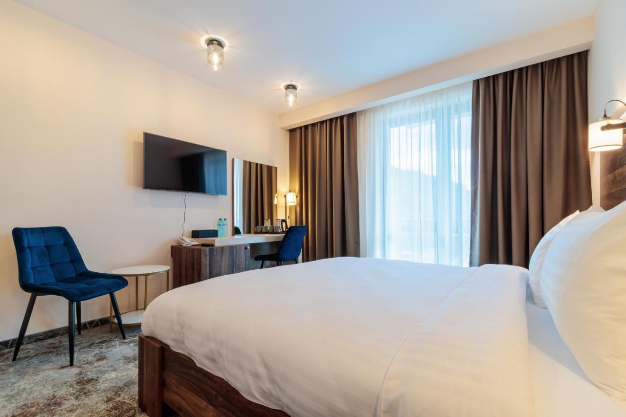 RIVER Hotel Călimăneşti Buitenkant foto
