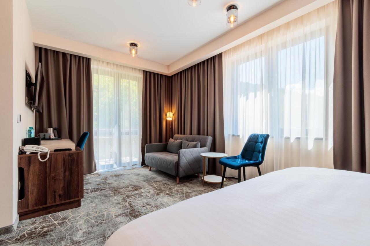 RIVER Hotel Călimăneşti Buitenkant foto
