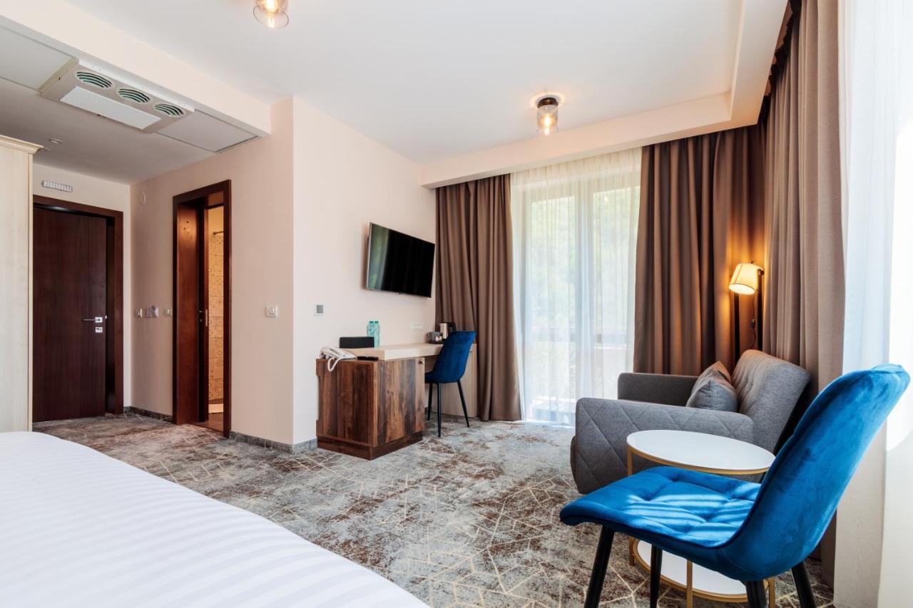 RIVER Hotel Călimăneşti Buitenkant foto