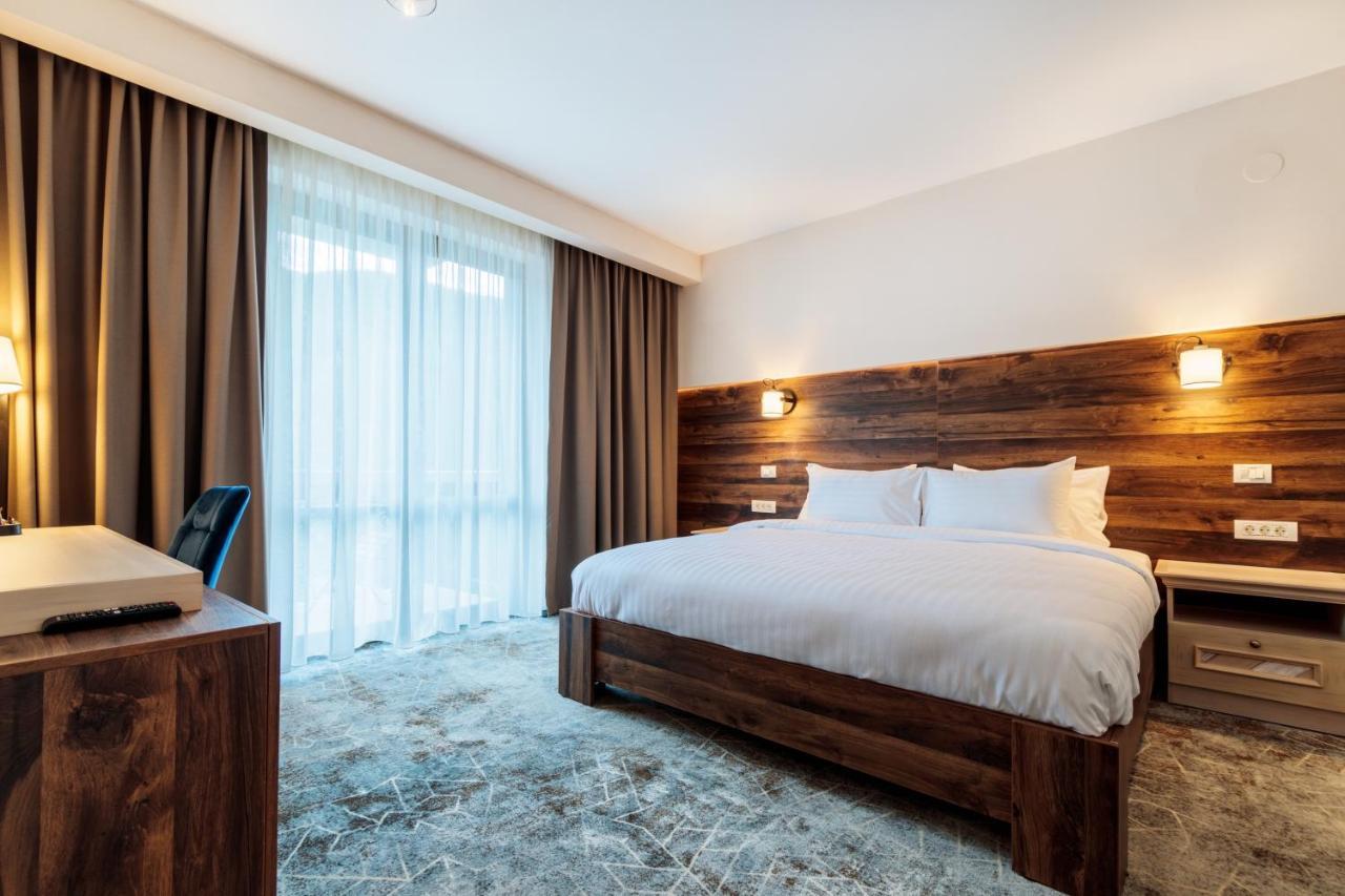 RIVER Hotel Călimăneşti Buitenkant foto
