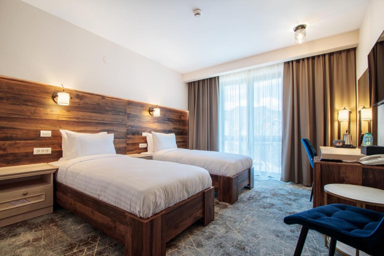 RIVER Hotel Călimăneşti Buitenkant foto